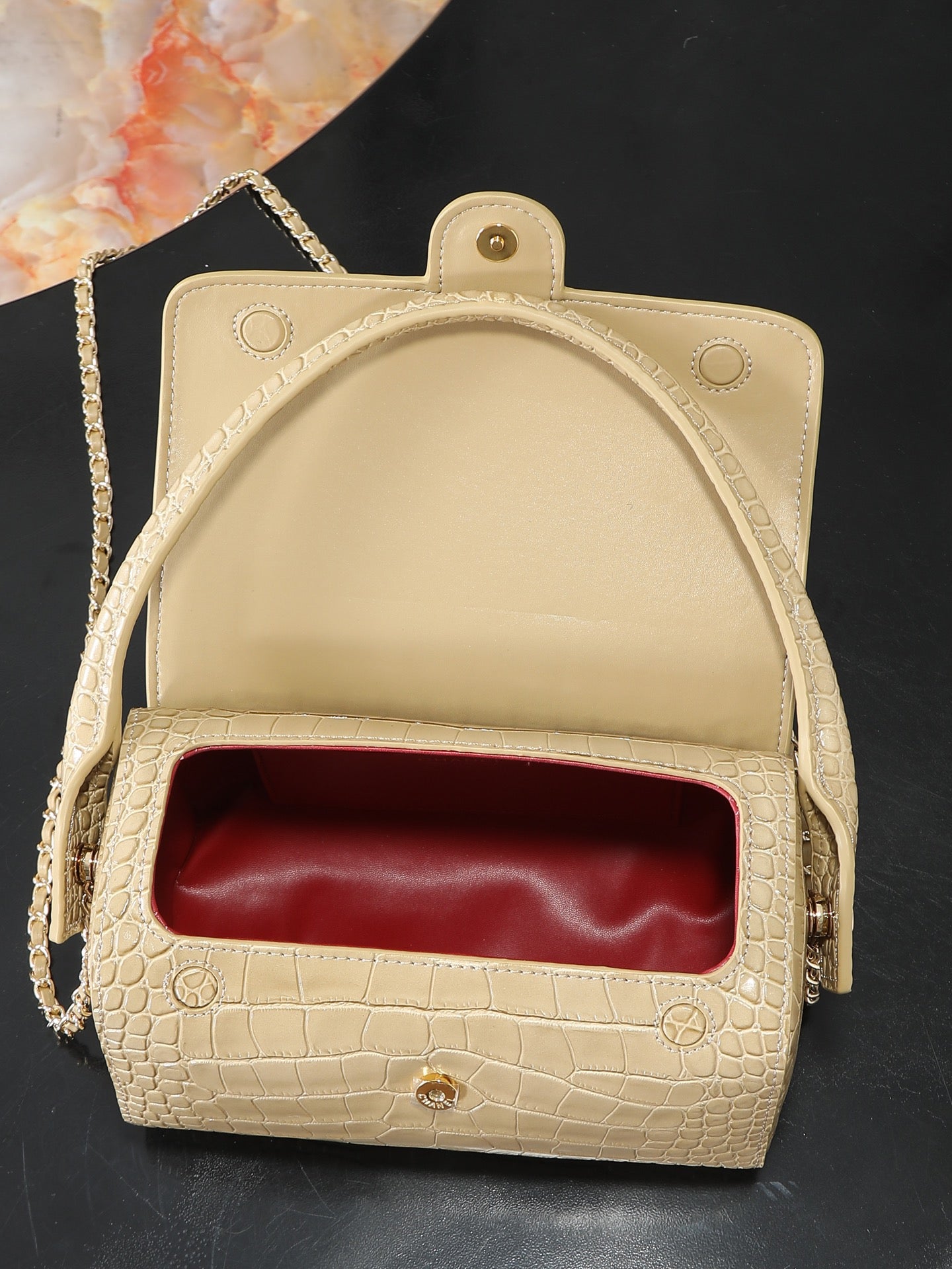 B1R76C22 Popular leather bag