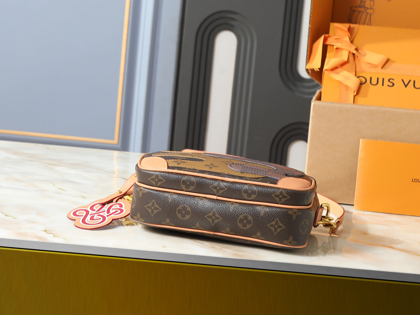 B1P46E110 Popular leather bag