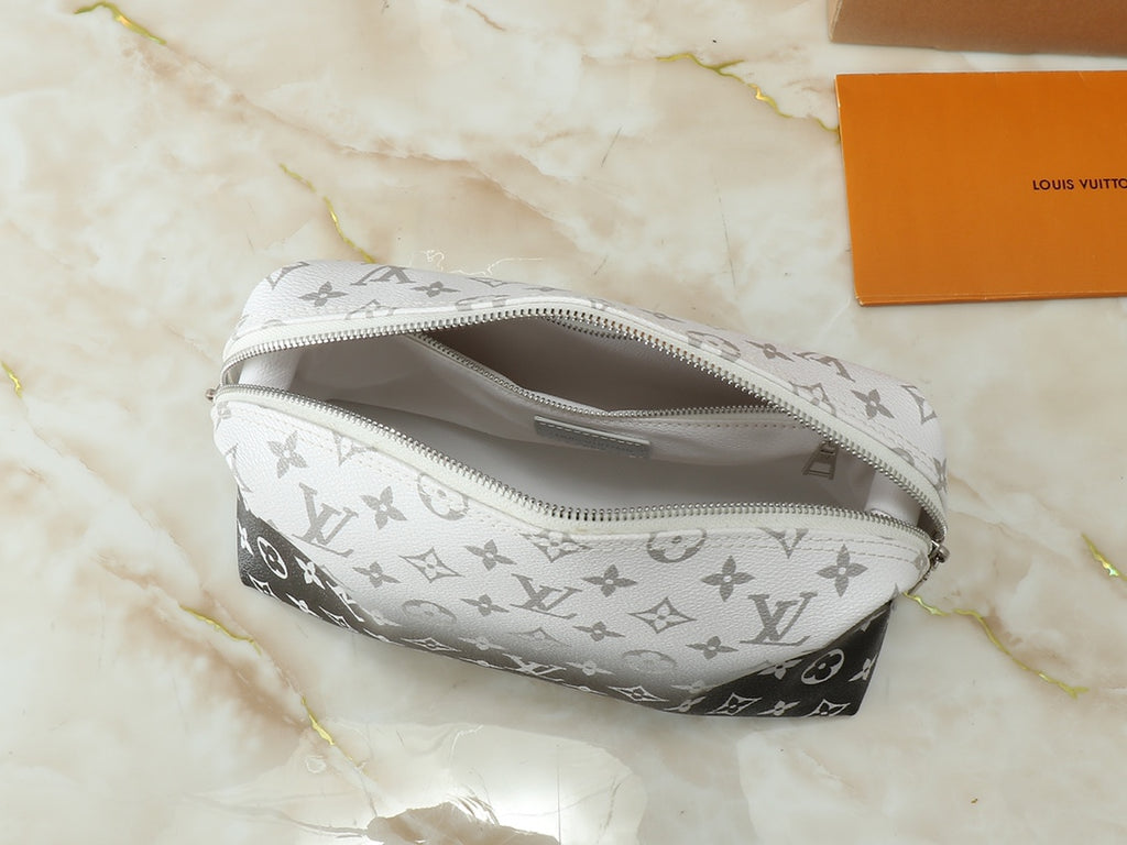 B1X104E61 Popular    leather bag