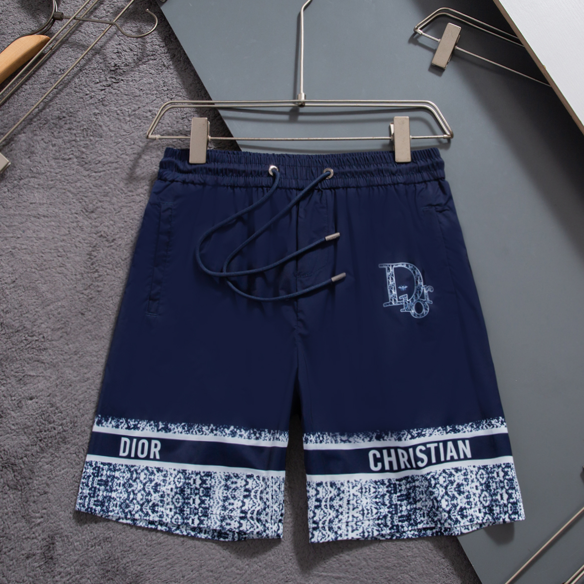 U1N36D22 Popular shorts
