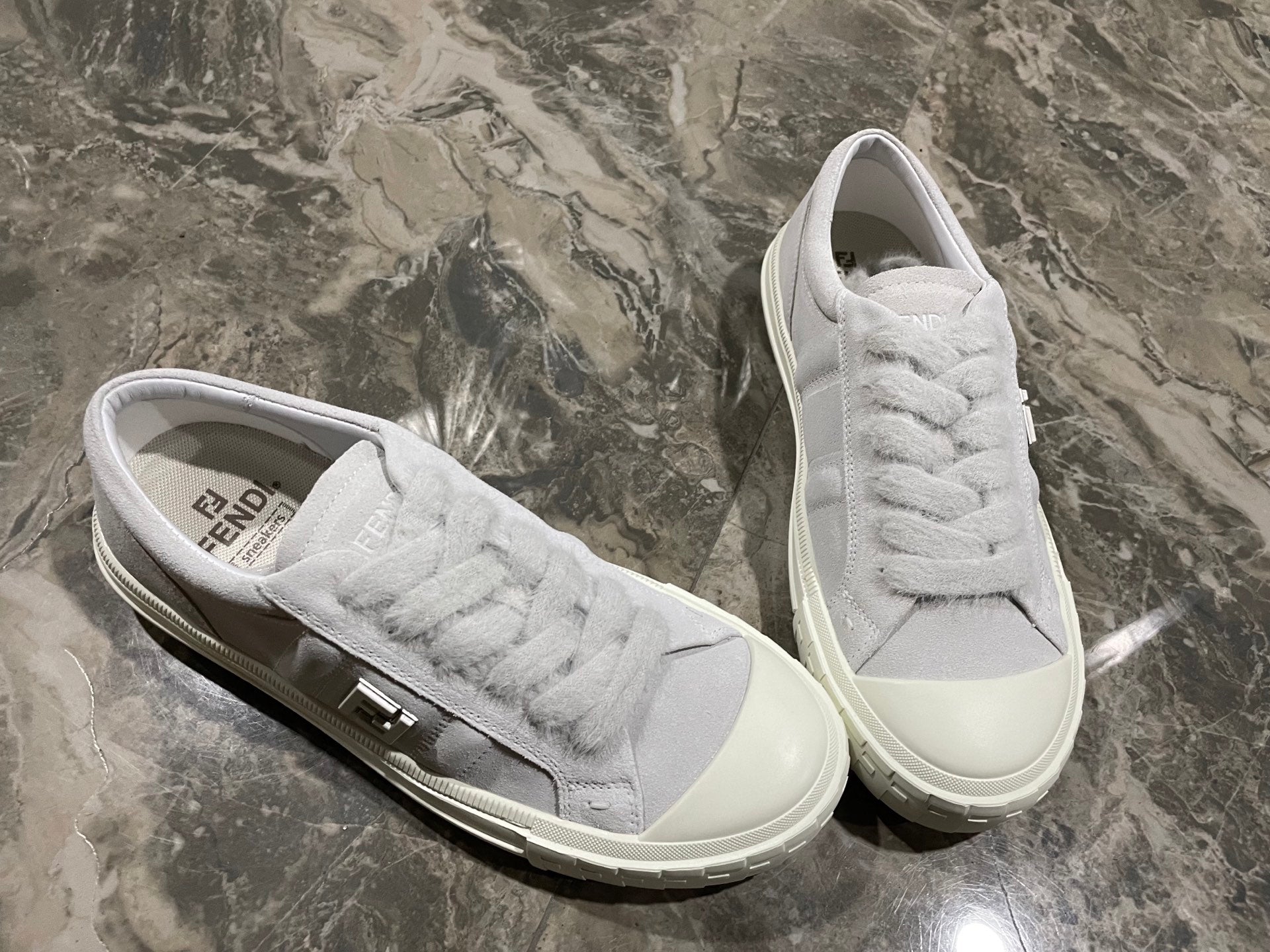 Z2Q95F141  Popular high-quality Shoes