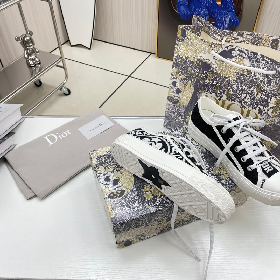 Z1XD66 Popular shoes