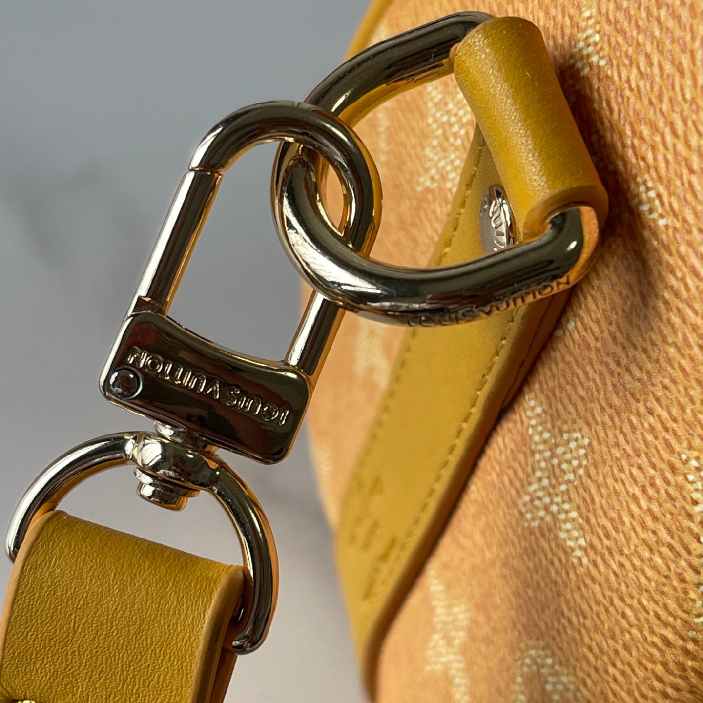 B1P46E33 Popular leather bag