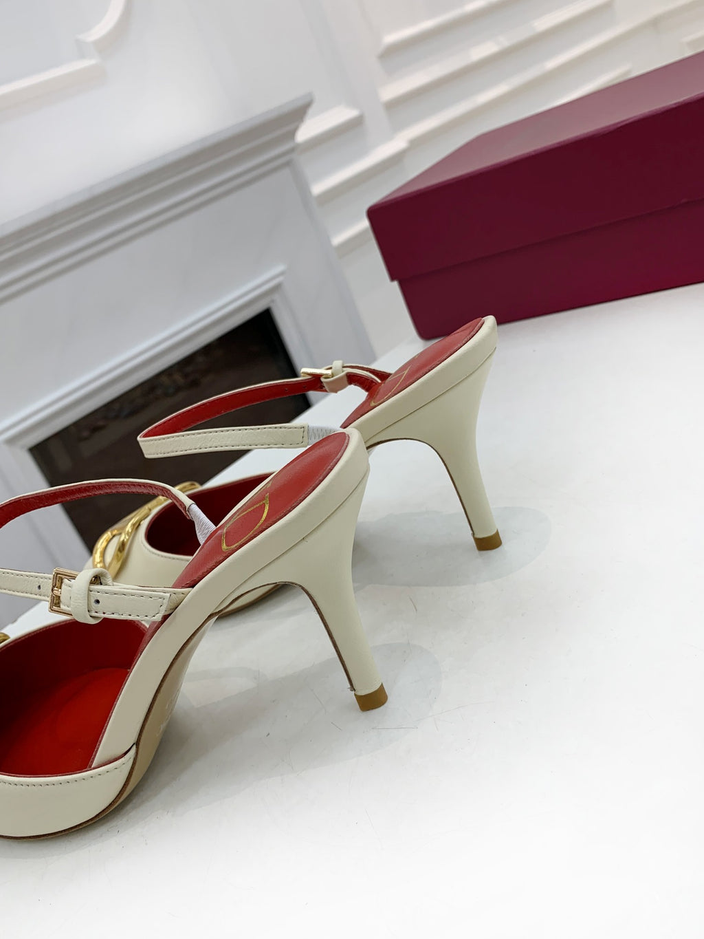 Z2YVL28 Popular leather  High heels
