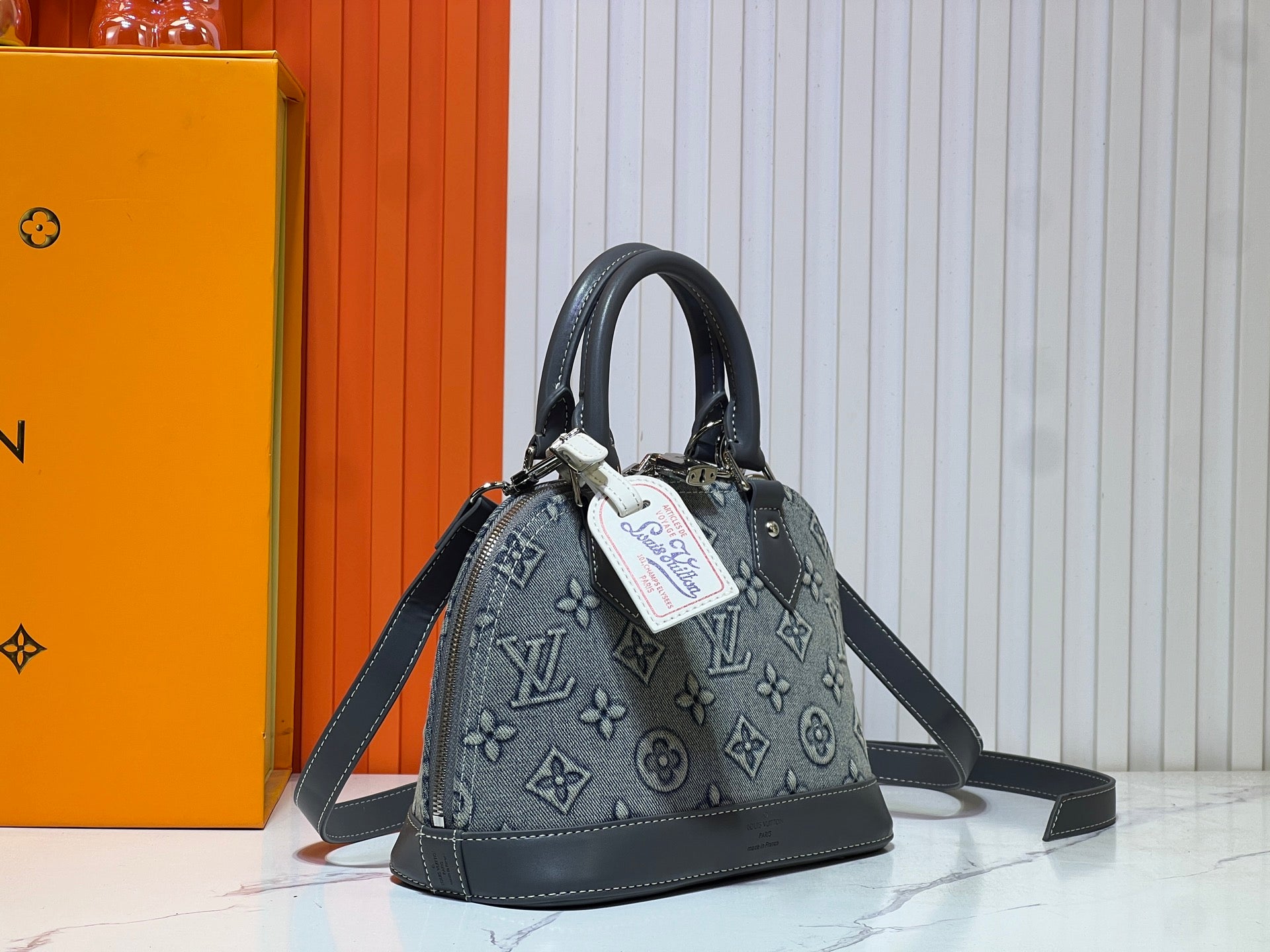 B1P46E105 Popular denim materials bag