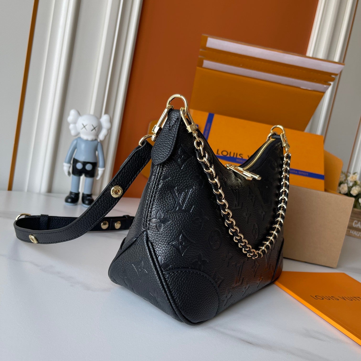 B1R76E01 Popular leather bag