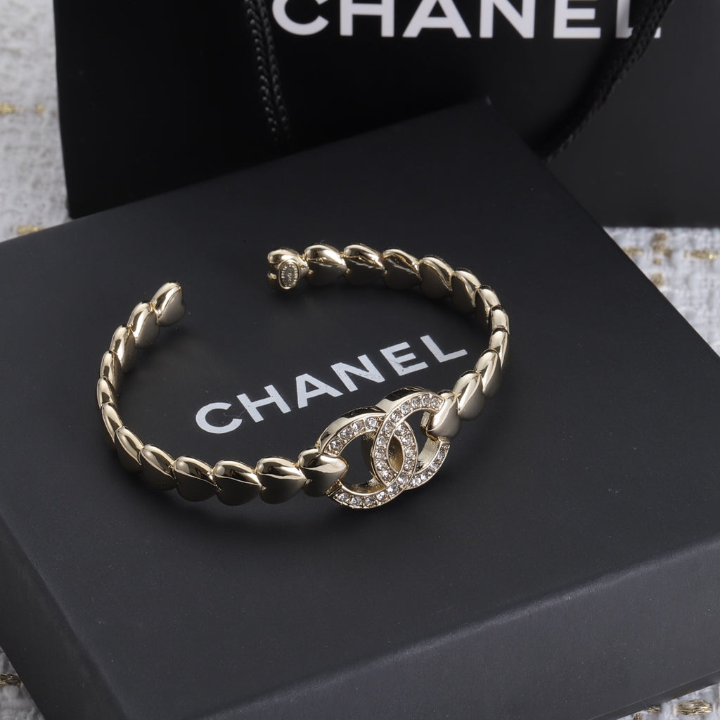 X1Y93C370K  Popular Bracelets