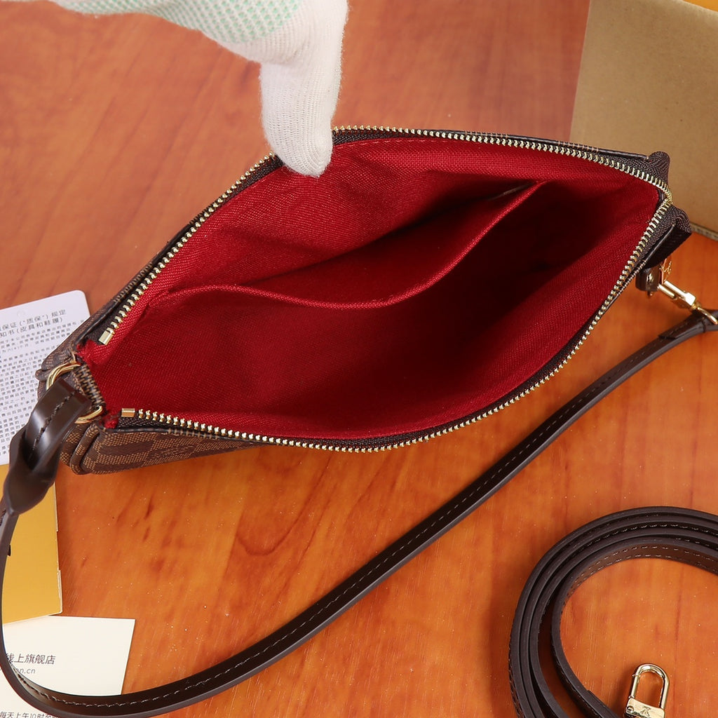 B1X102E17 Popular  leather bag 