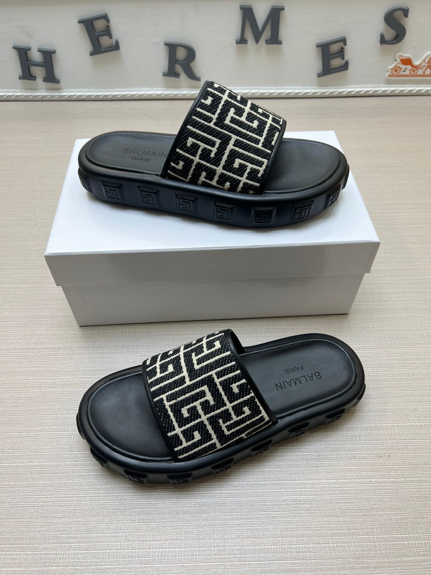 Z5ZA110  Popular slippers