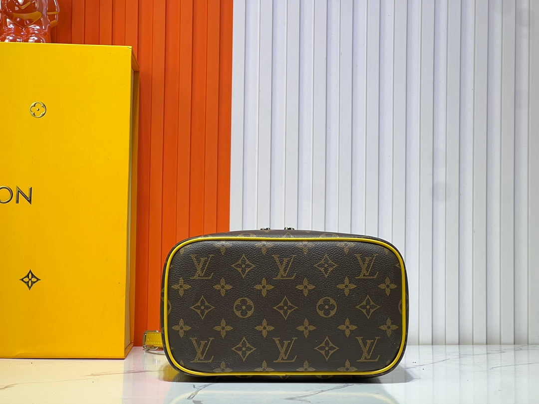 B1X45E10 Popular  leather bag