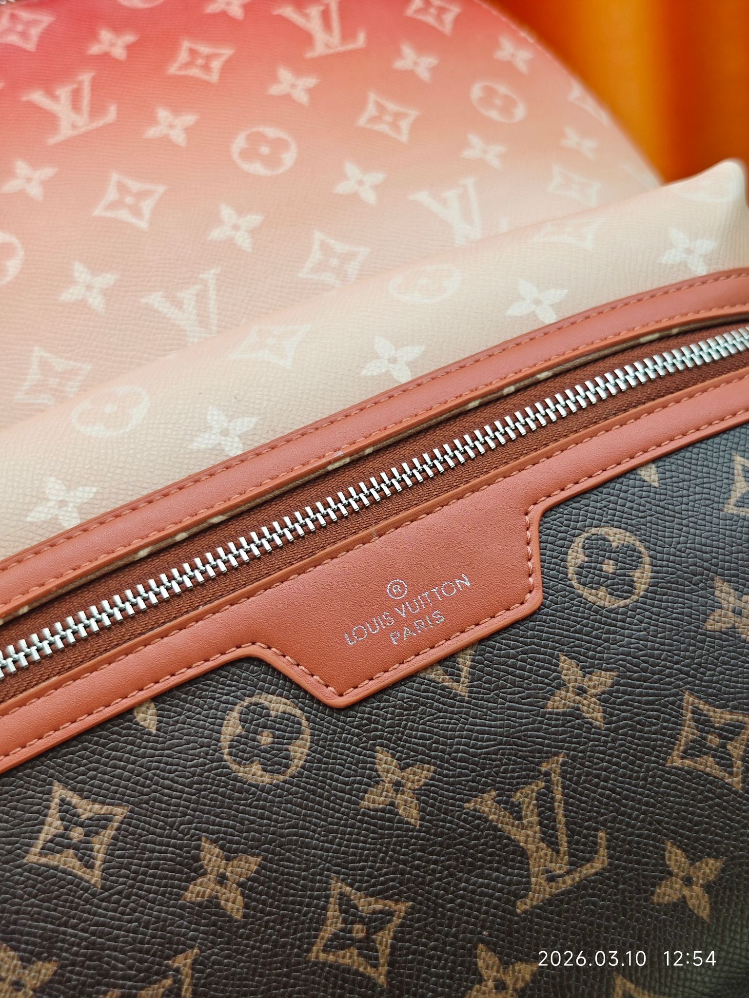 B1P36E18 Popular leather bag