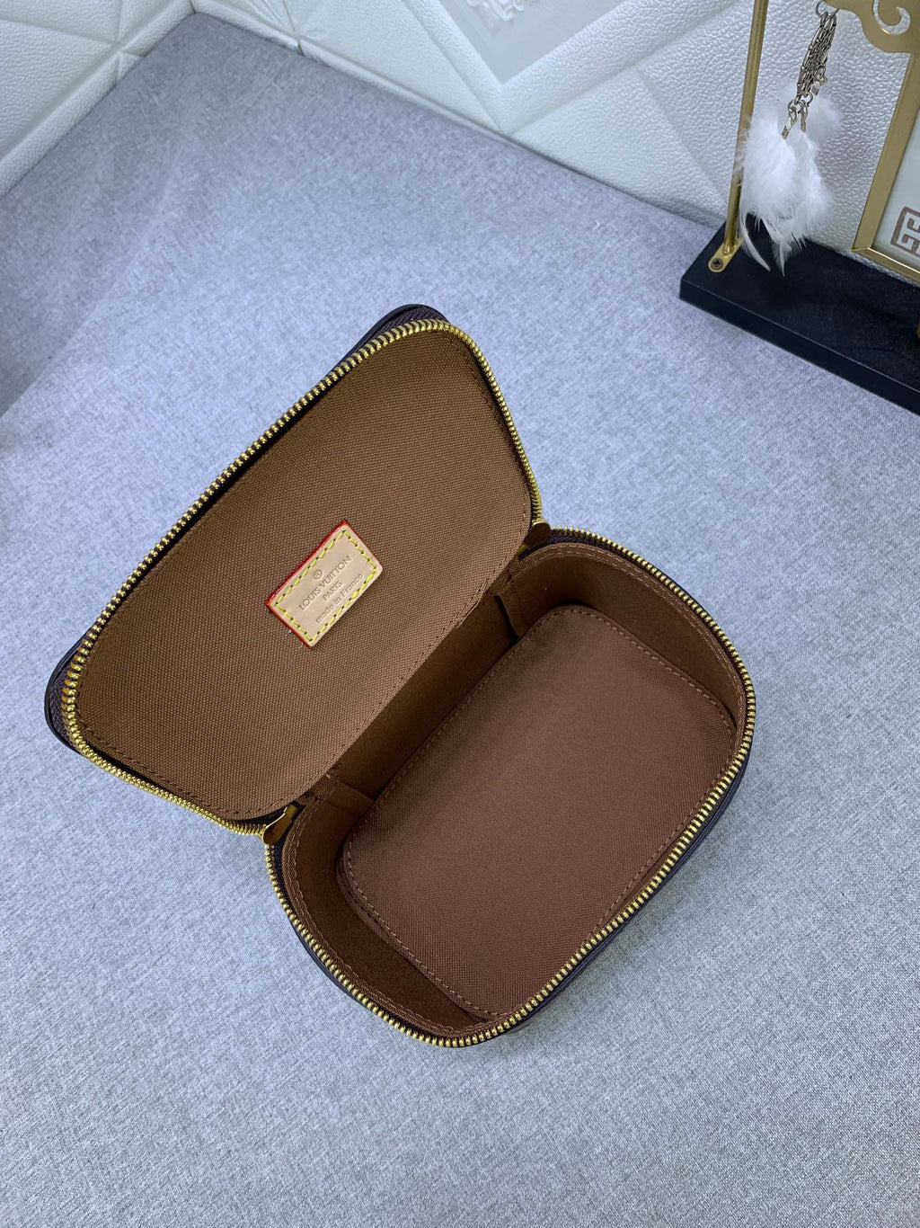 B1X34E272 Popular  leather bag 