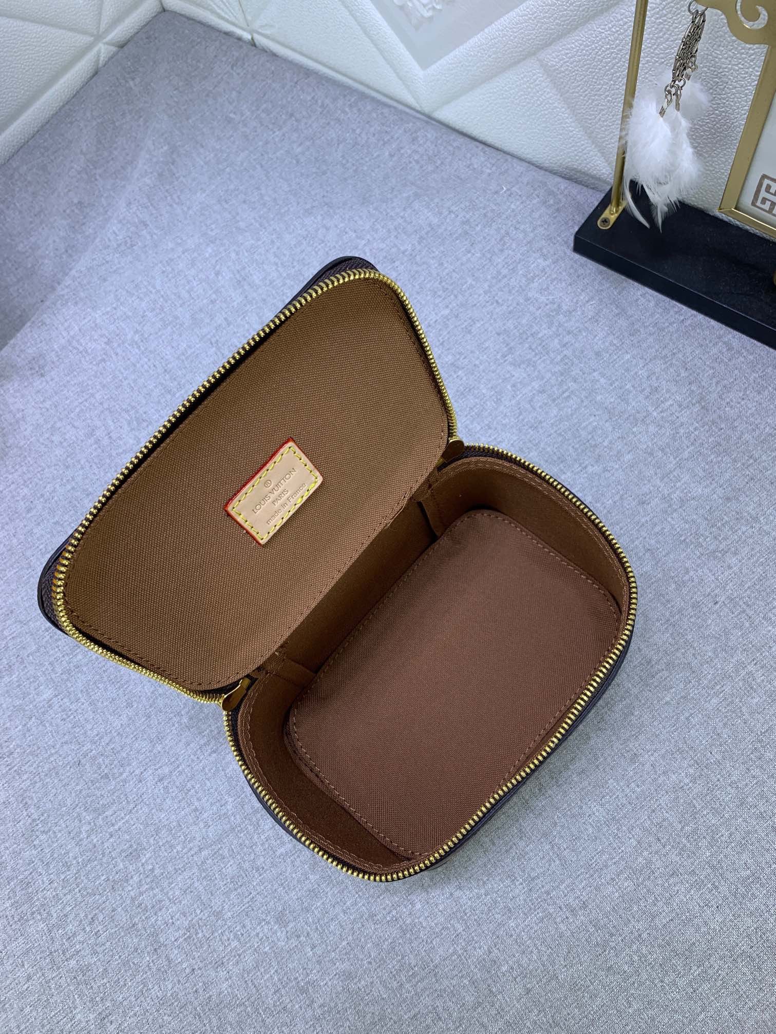 B1X34E272 Popular  leather bag 
