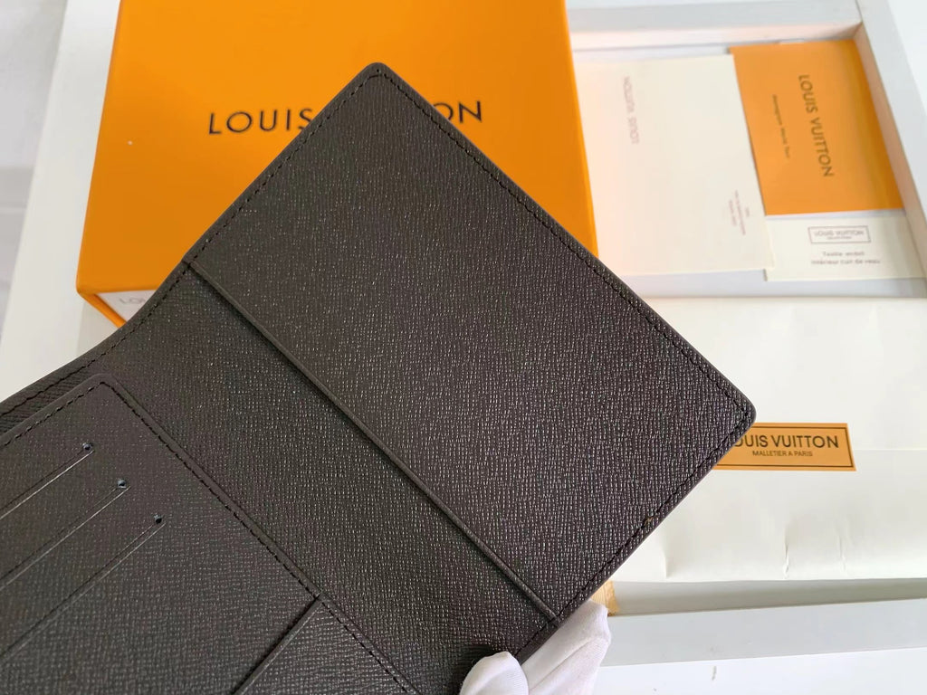 B1A42E300 Popular  leather wallets