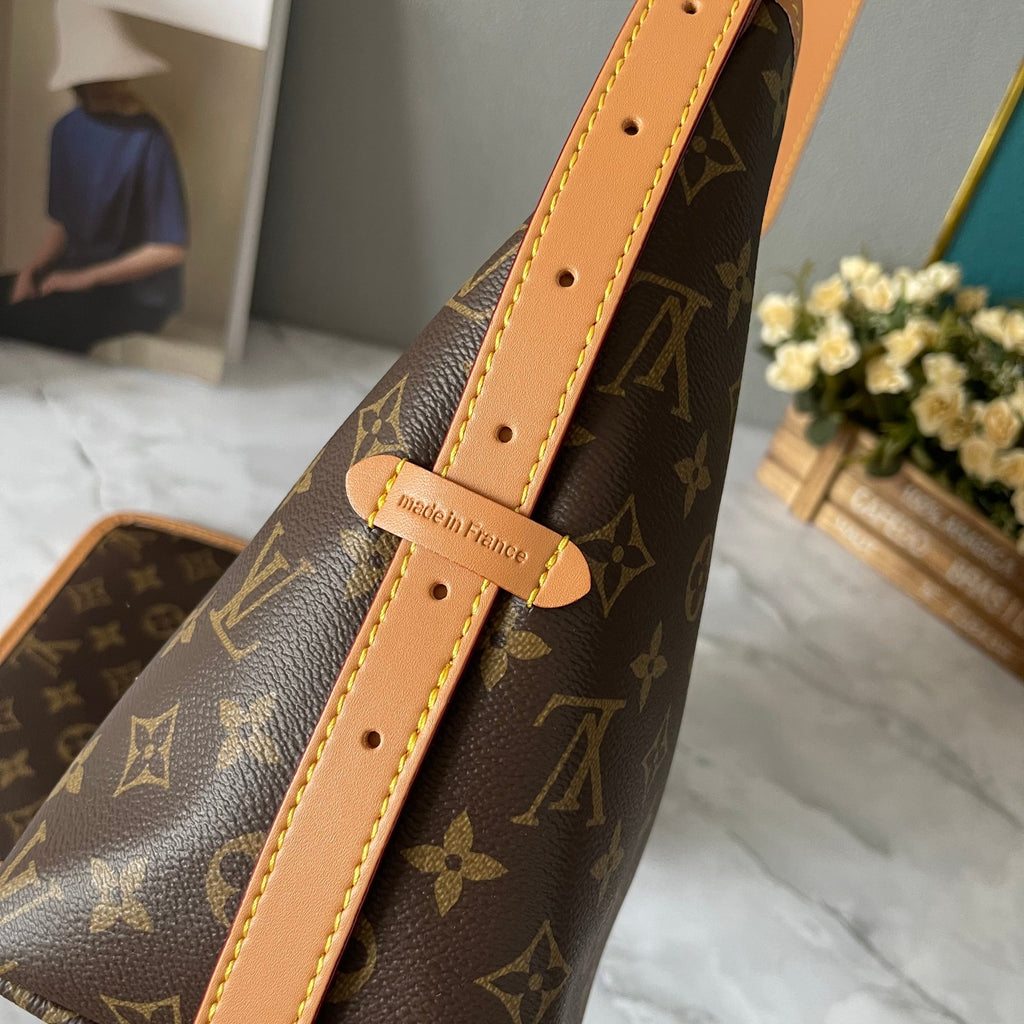 B12X34E277 Popular  leather bag 