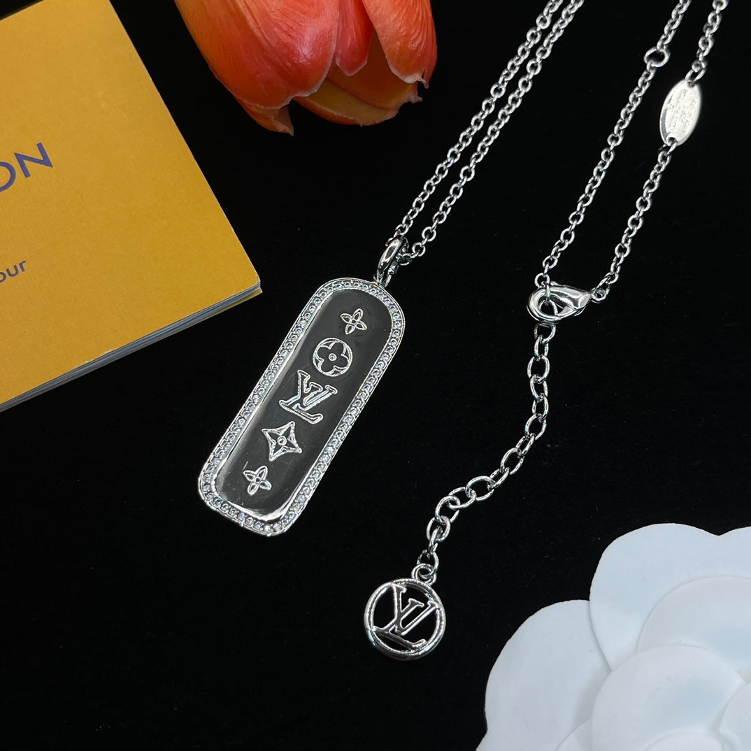 X1Q85E128X Popular Necklace