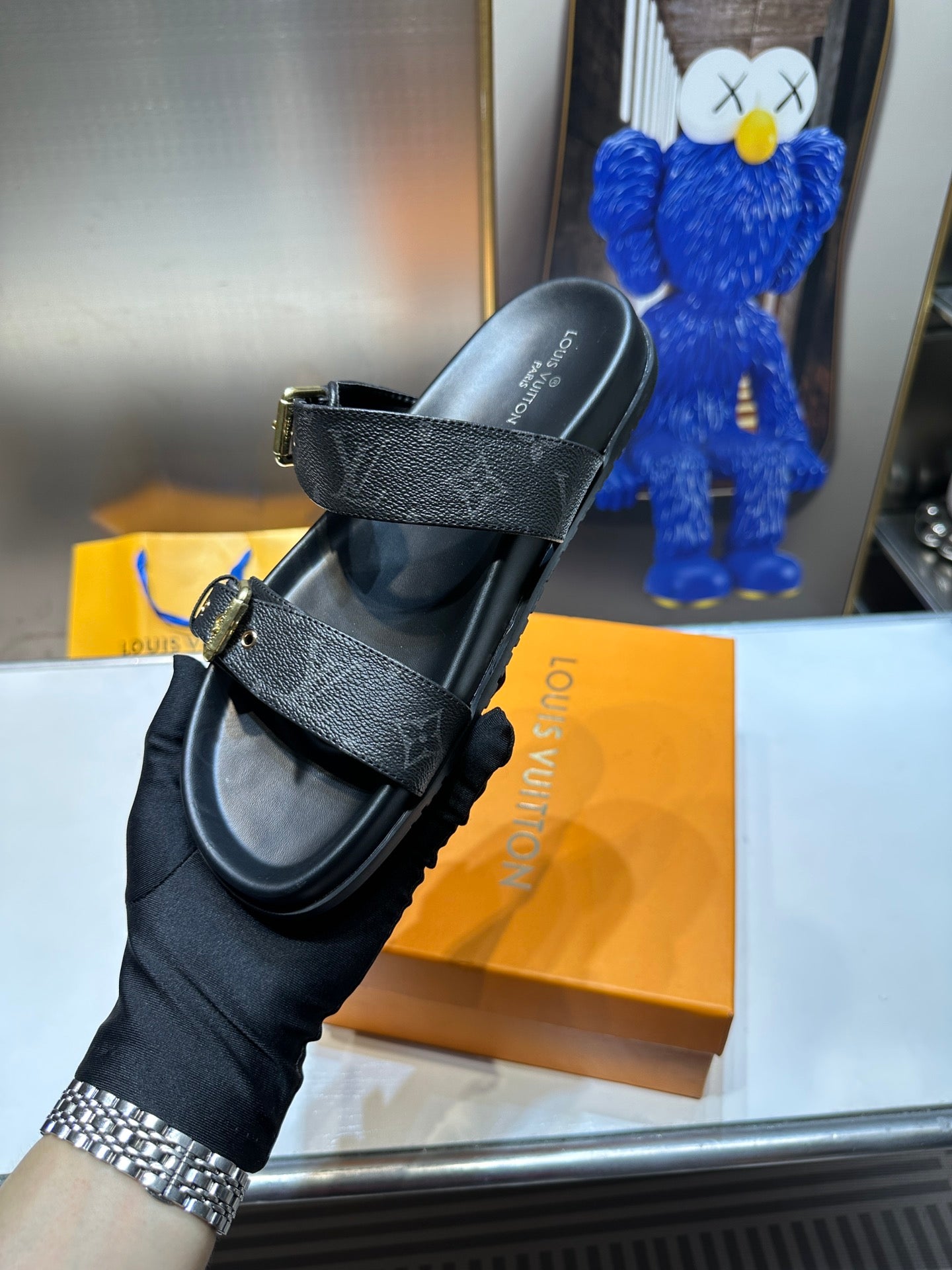 Z1ZE10 Popular sandals