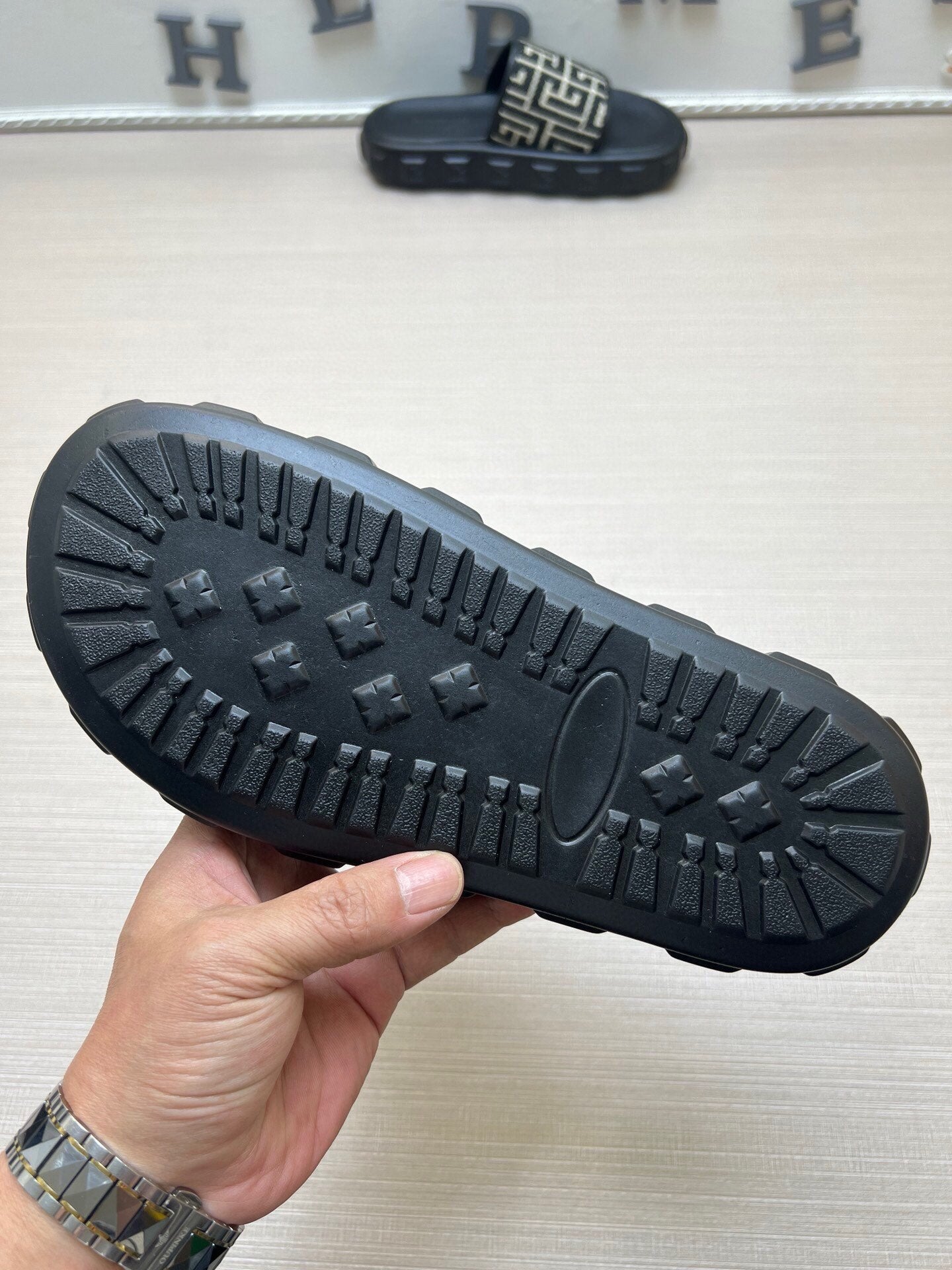Z5ZA21 Popular slippers
