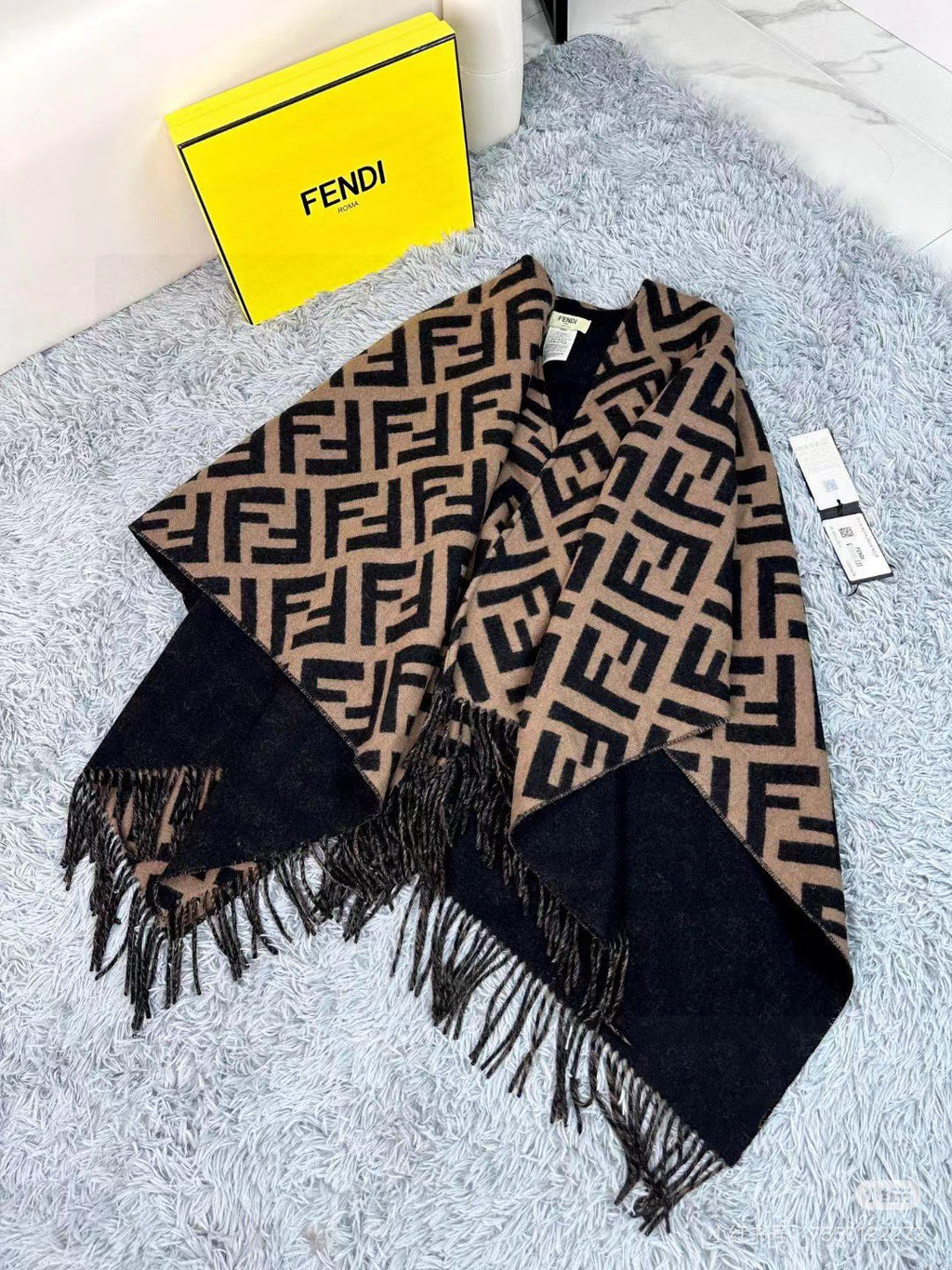 W1R86F19 Popular cape