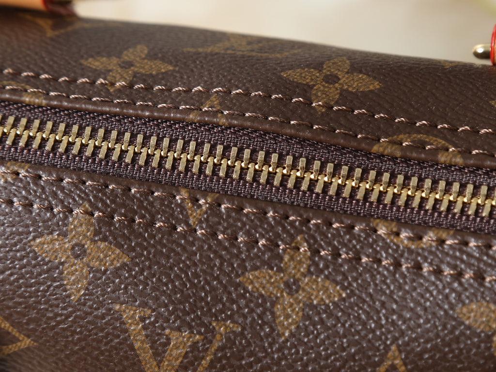 B1N56E21 Popular leather bag