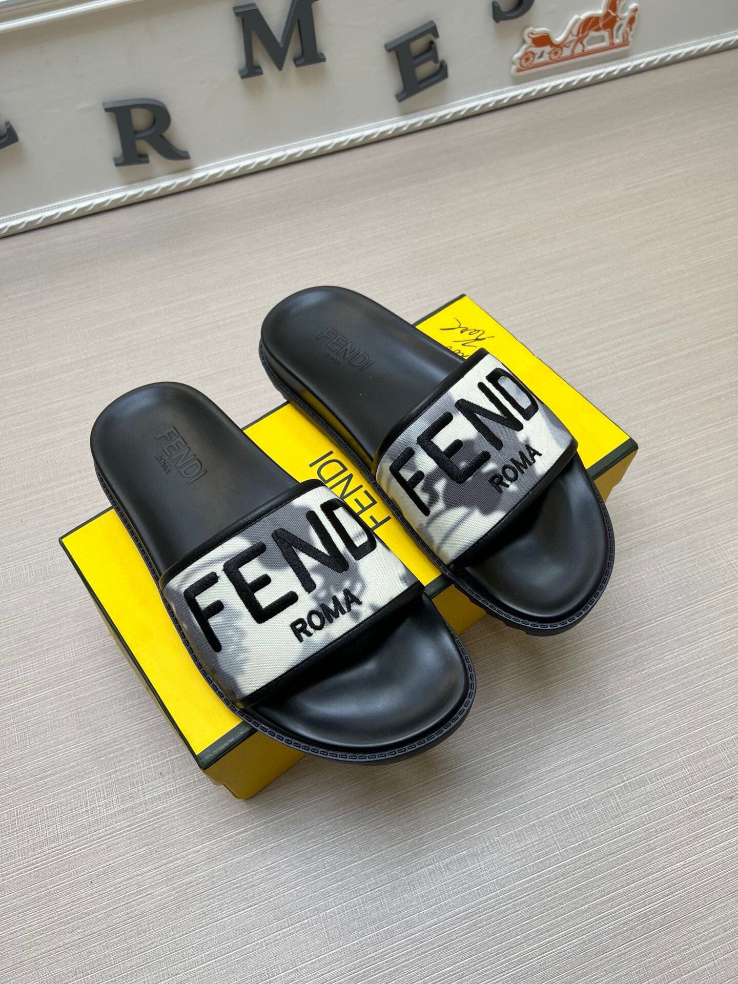 Z5ZF24 Popular slippers