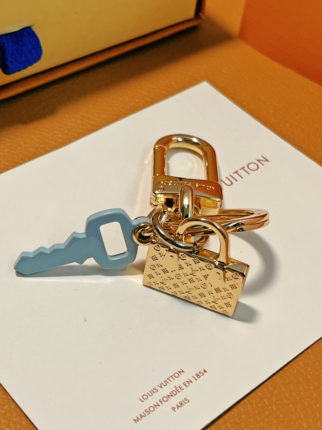 A1ZE43  Popular key closure