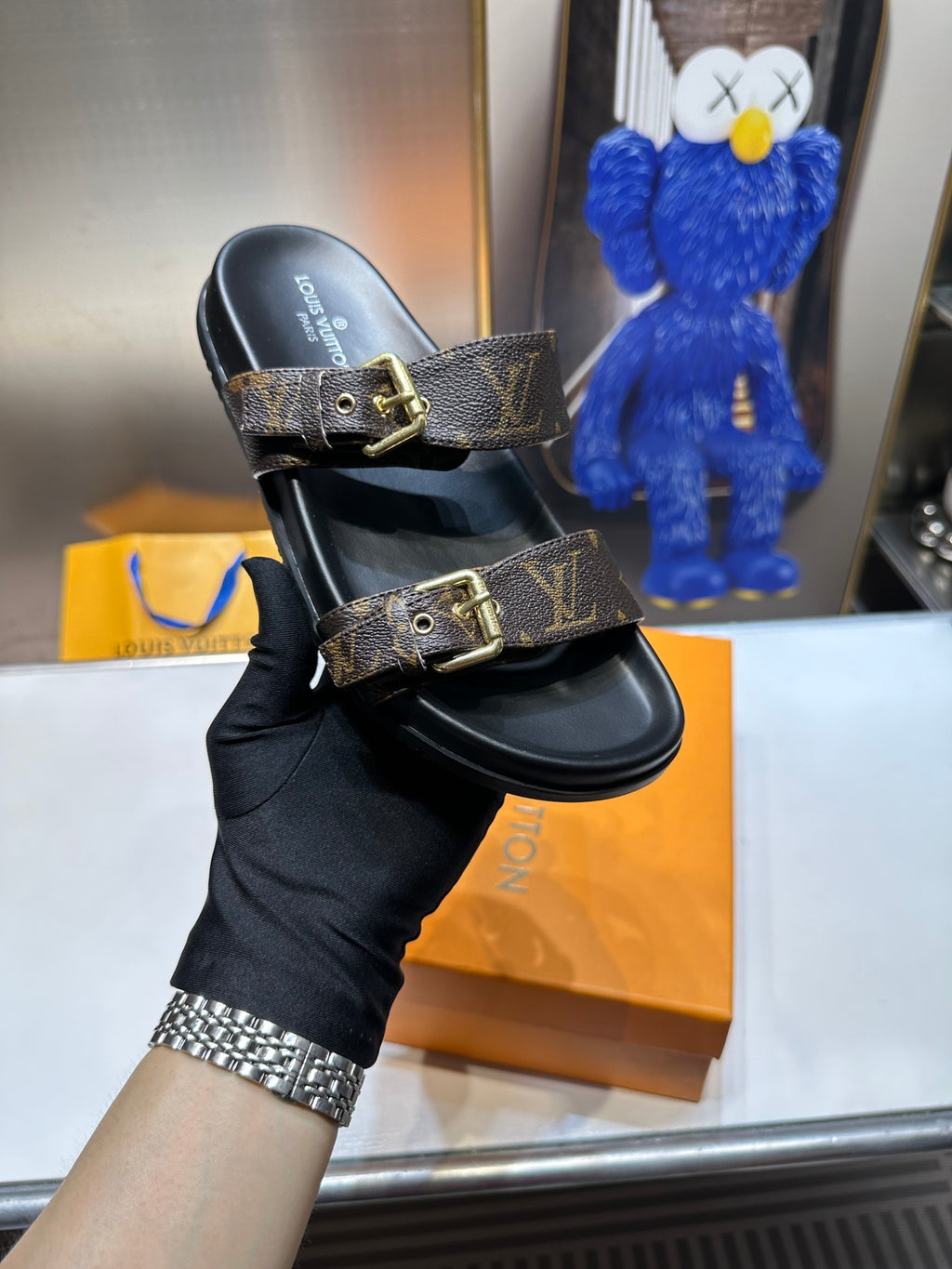 Z1ZE10 Popular sandals