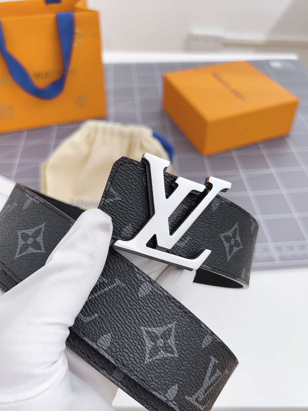 P1X65E1 Popular  high-quality  leather belt