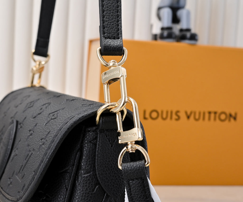 B1P36E42 Popular leather bag