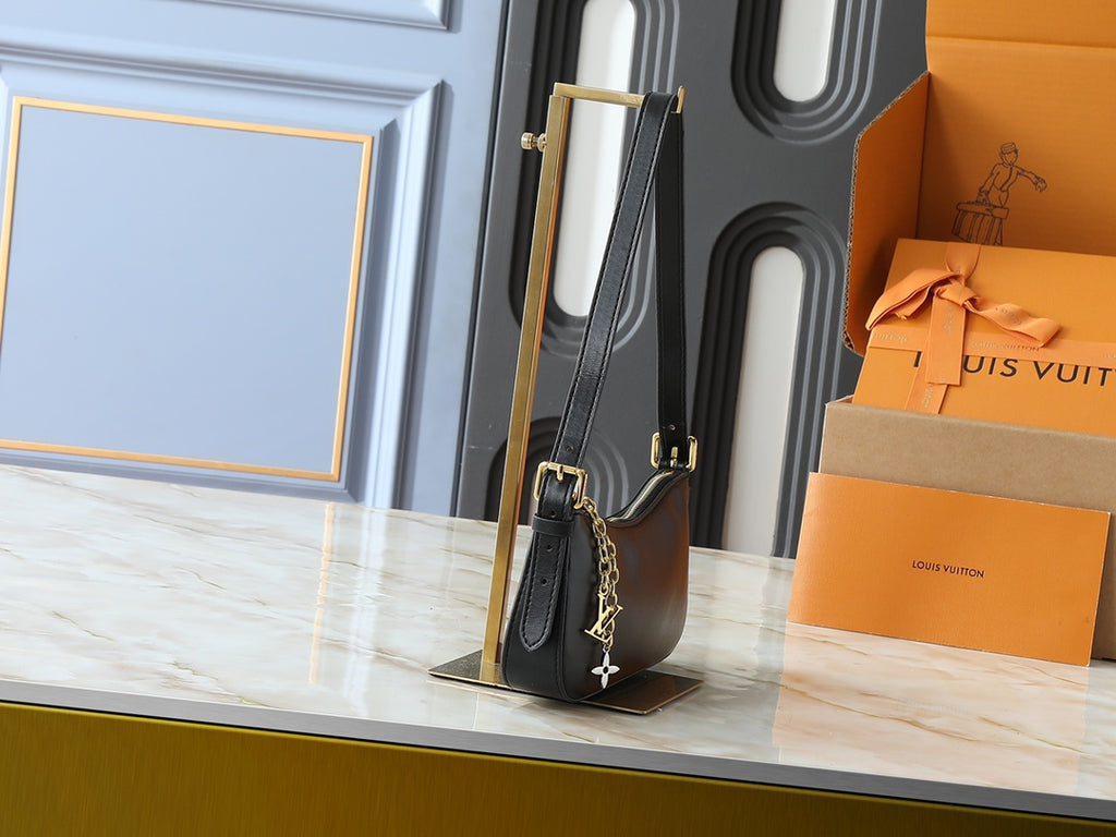 B1R15E23 Popular  leather bag