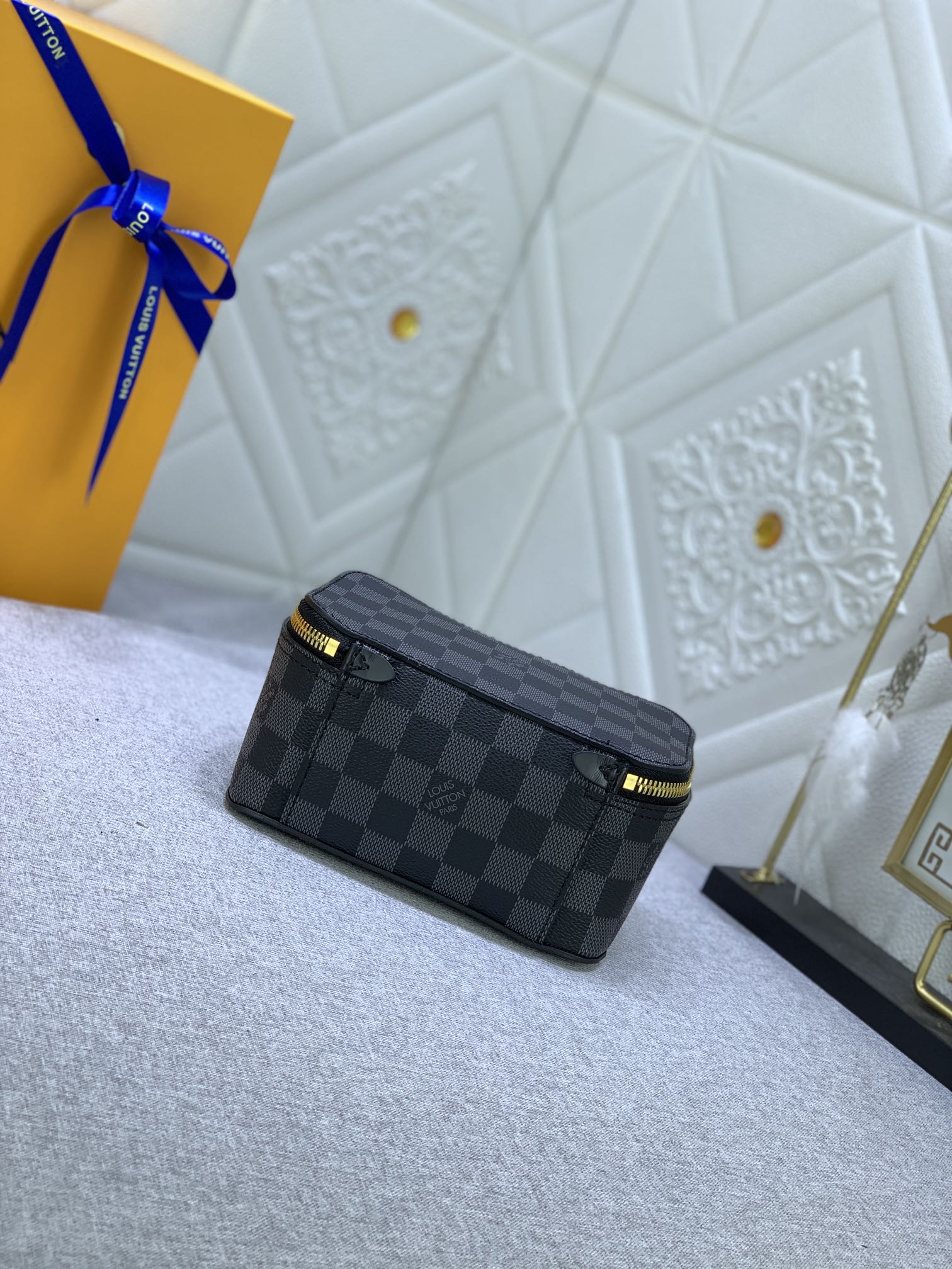 B1X34E272 Popular  leather bag 