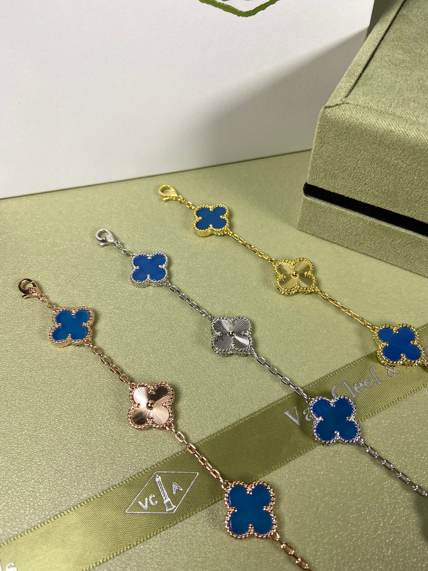 X5X94VA181K  Popular bracelets  5 flowers normal size1.5cm flower