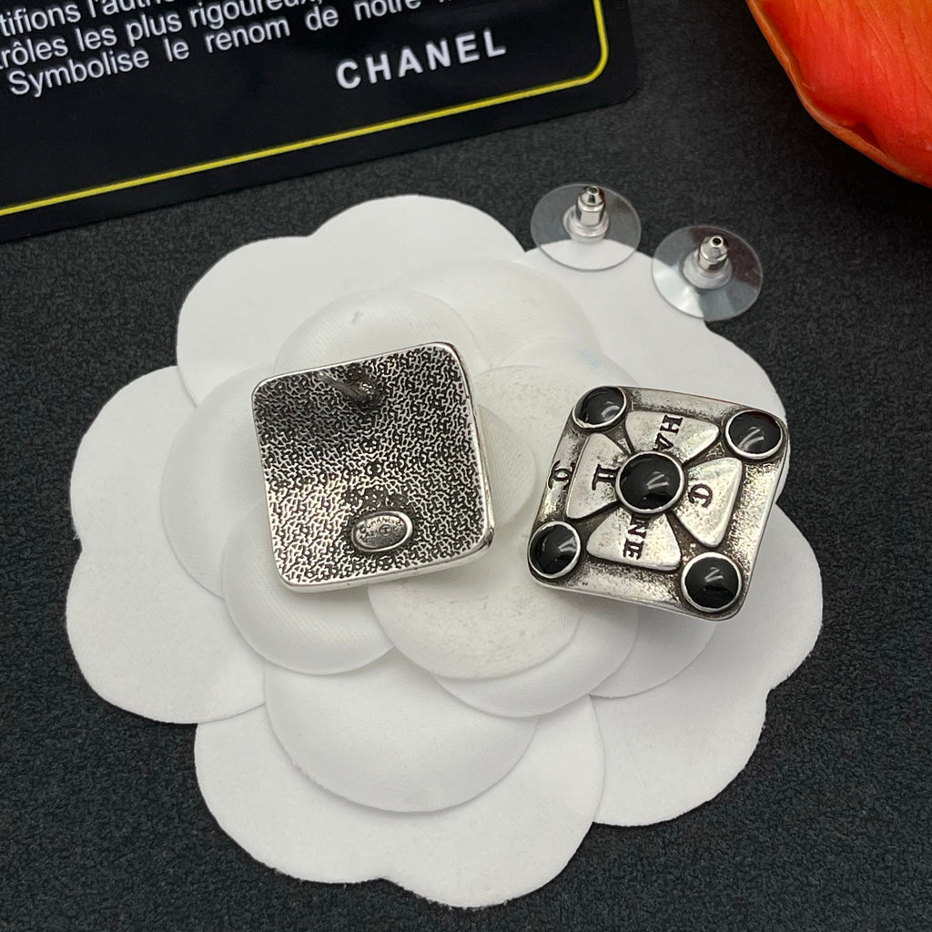 X1Z95C45E Popular Earrings