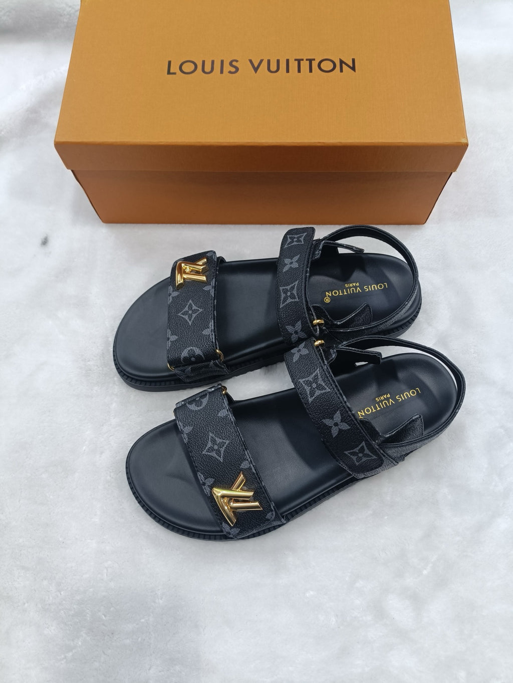 Z5LE211 Popular sandals