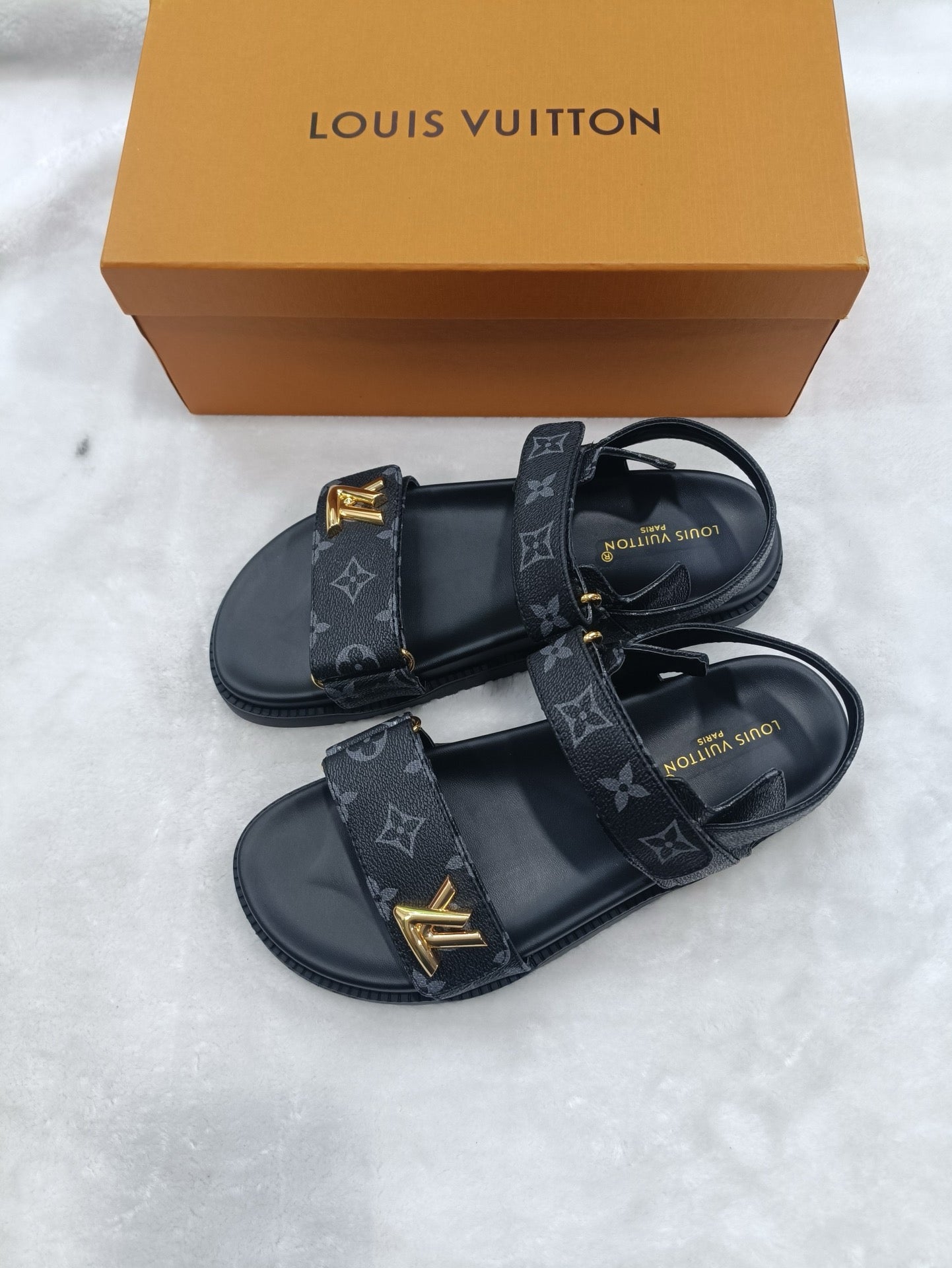 Z5LE211 Popular sandals