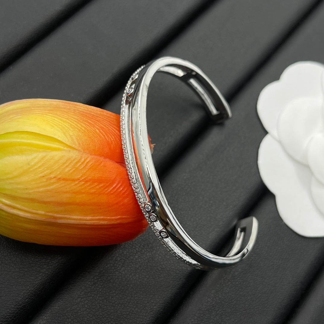X1Z94A762K  Popular Bracelets