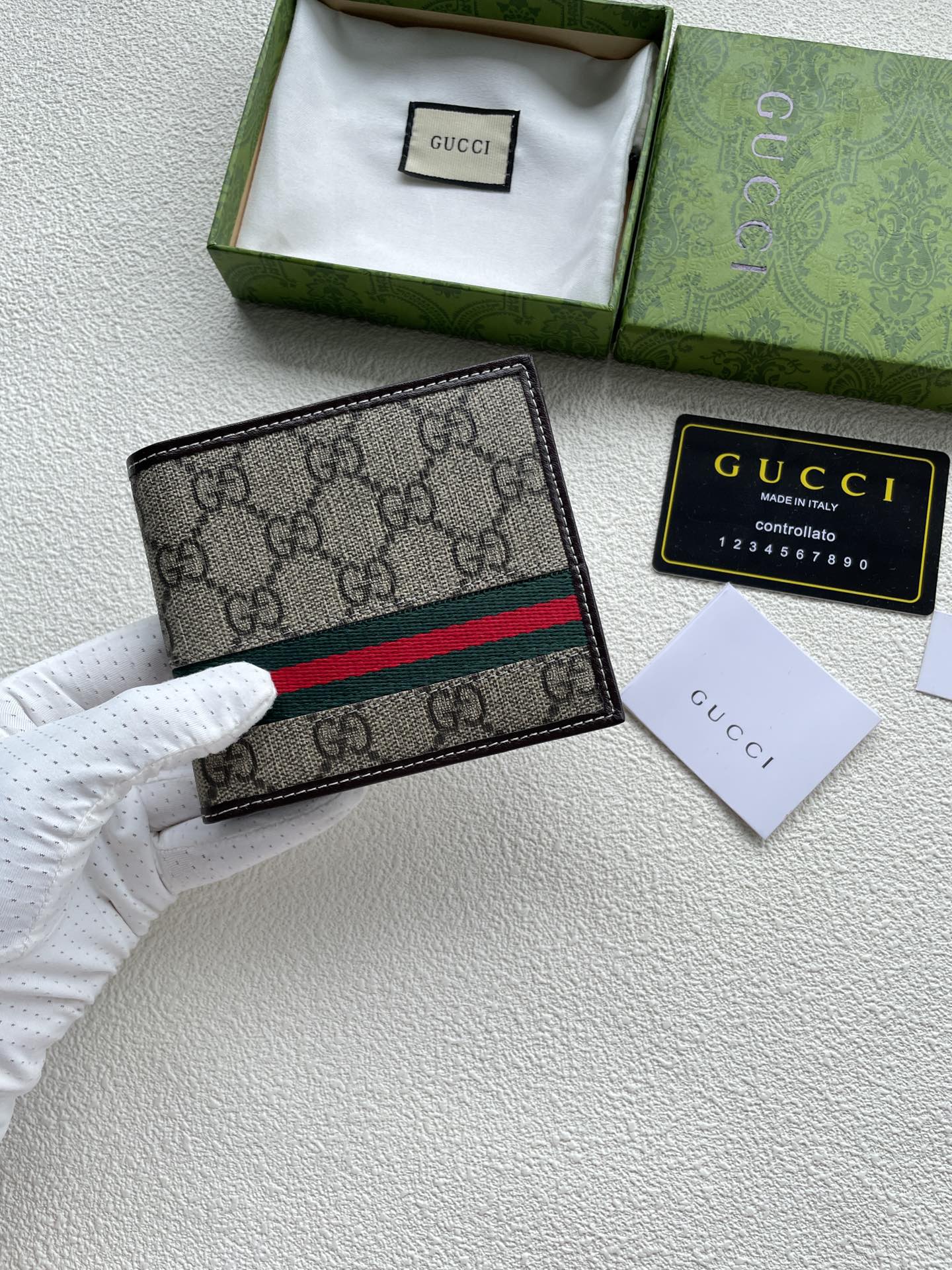 B1X56B9 Popular leather wallets ( with full packaging )