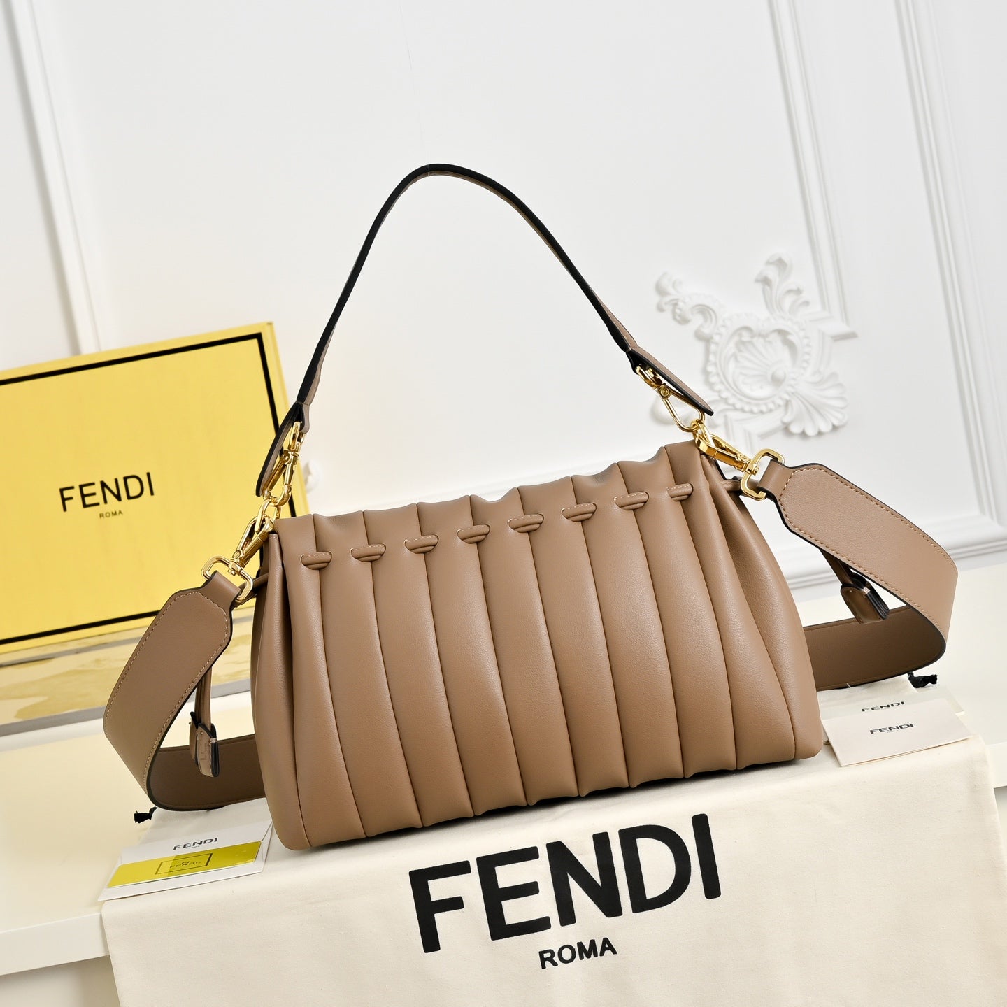 B1P36F106 Popular leather bag