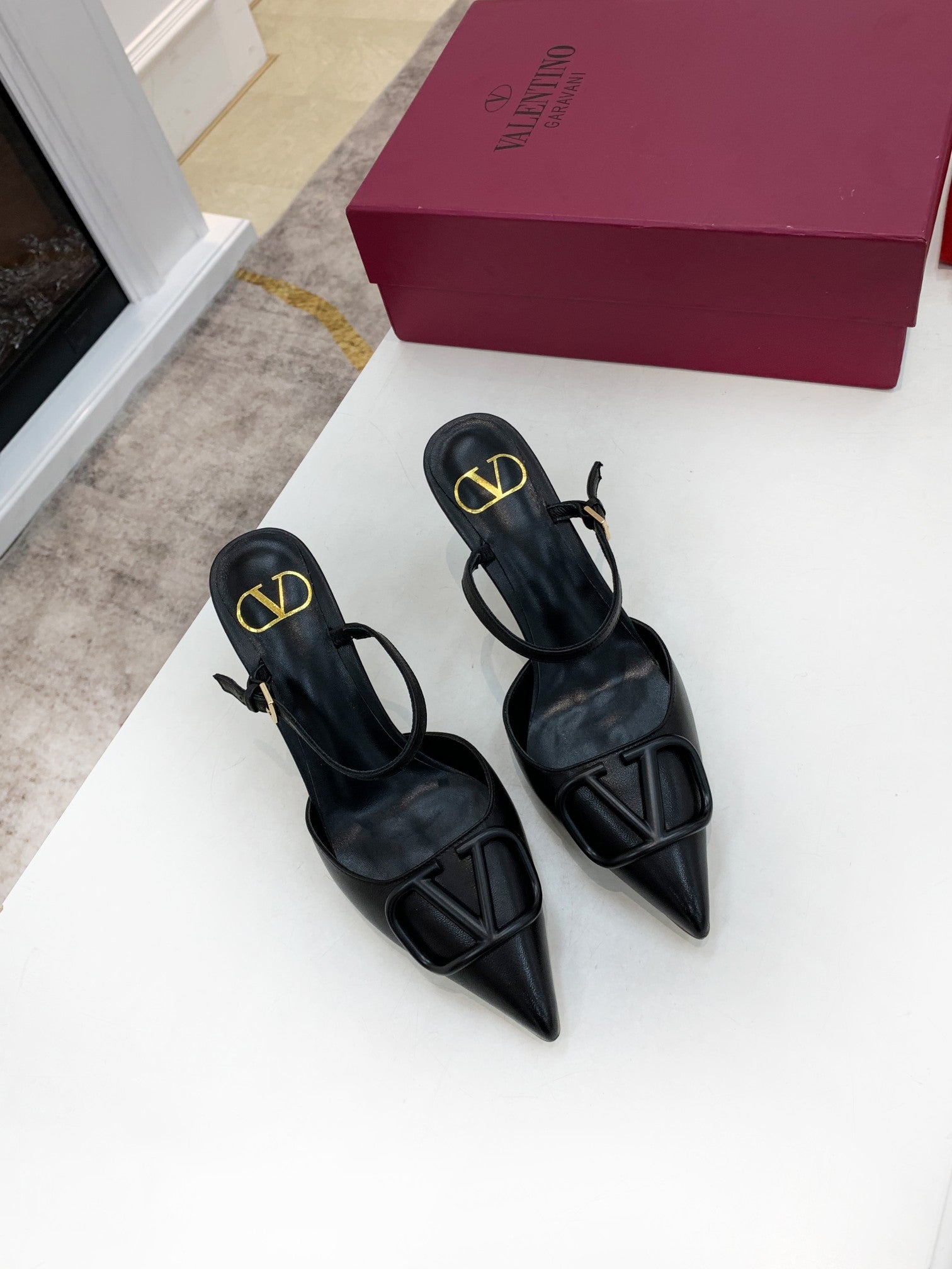 Z2YVL28 Popular leather  High heels