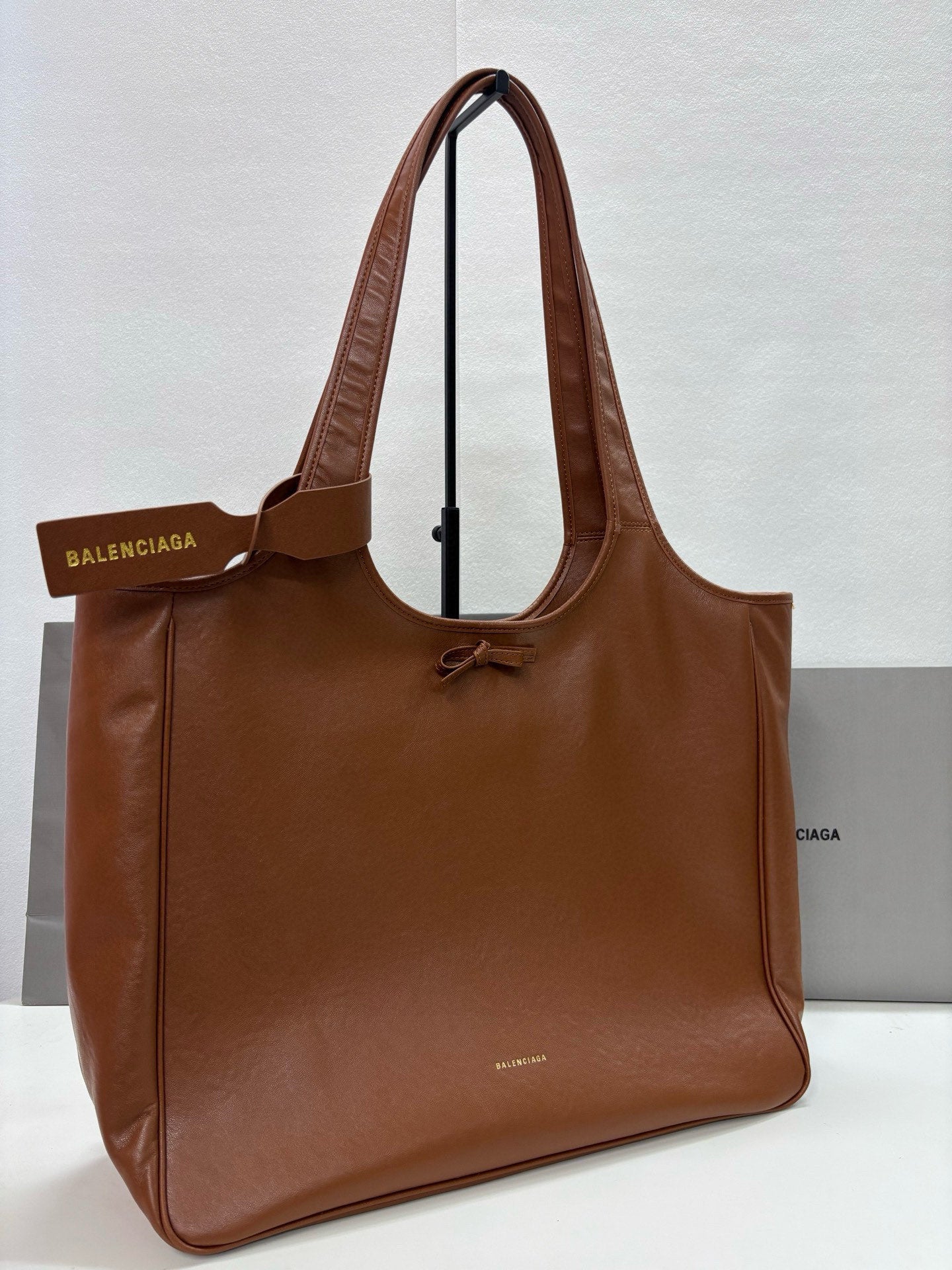 B1P46J147 Popular leather bags