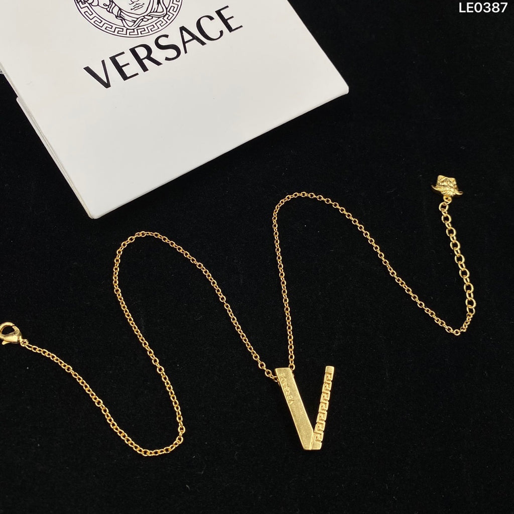 X1R75V54X Popular    Necklaces