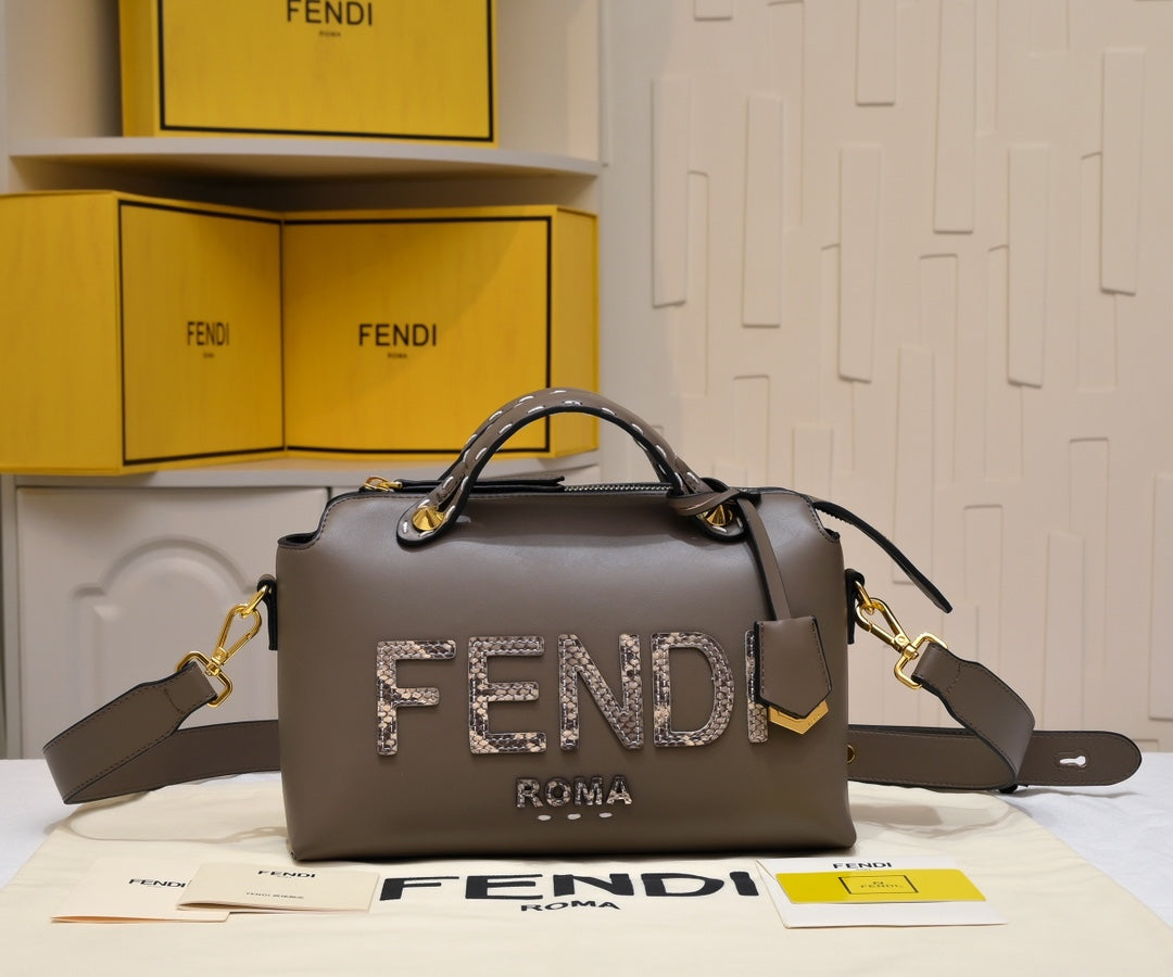 B12X43F131 Popular leather bag 