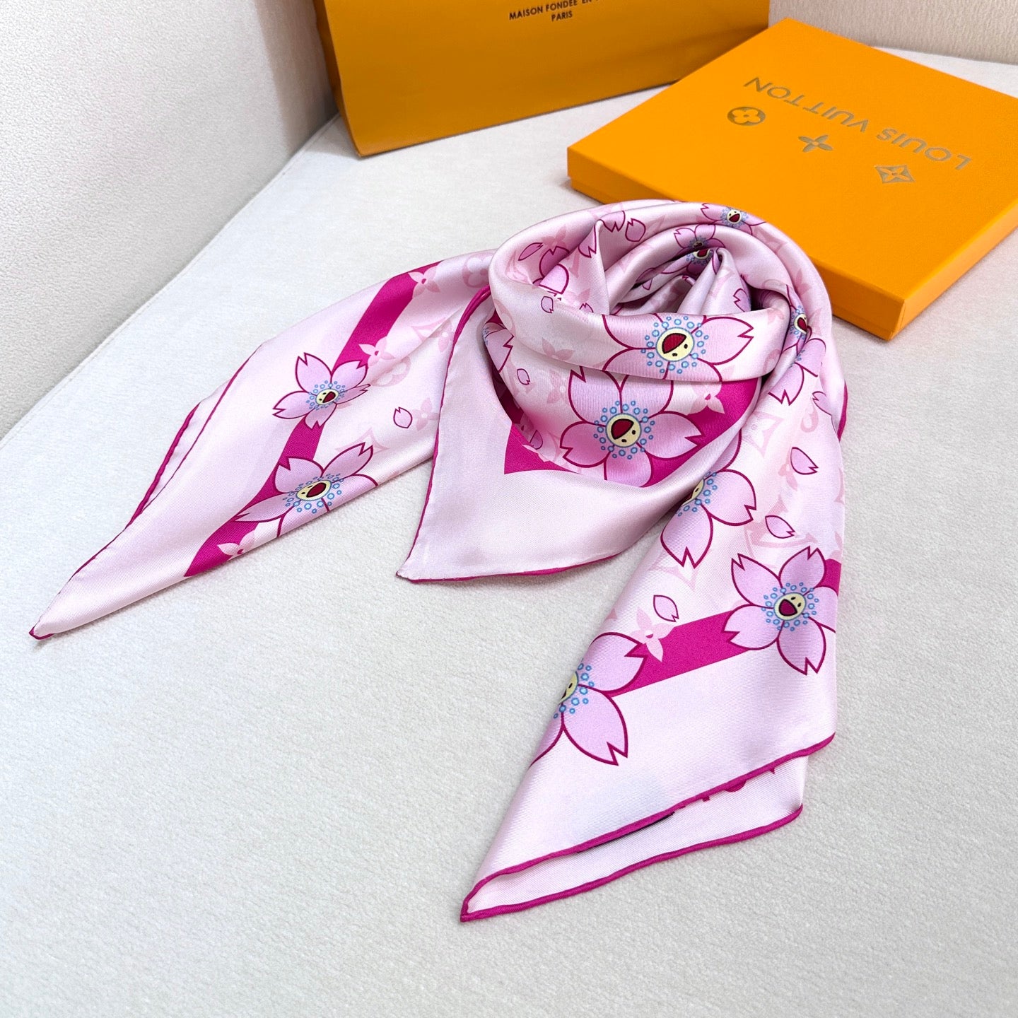 W1N55E62 Popular Silk Scarve