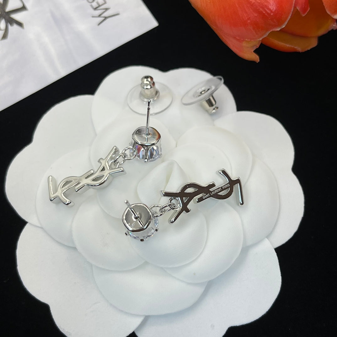 X1Z84SL610E Popular earrings
