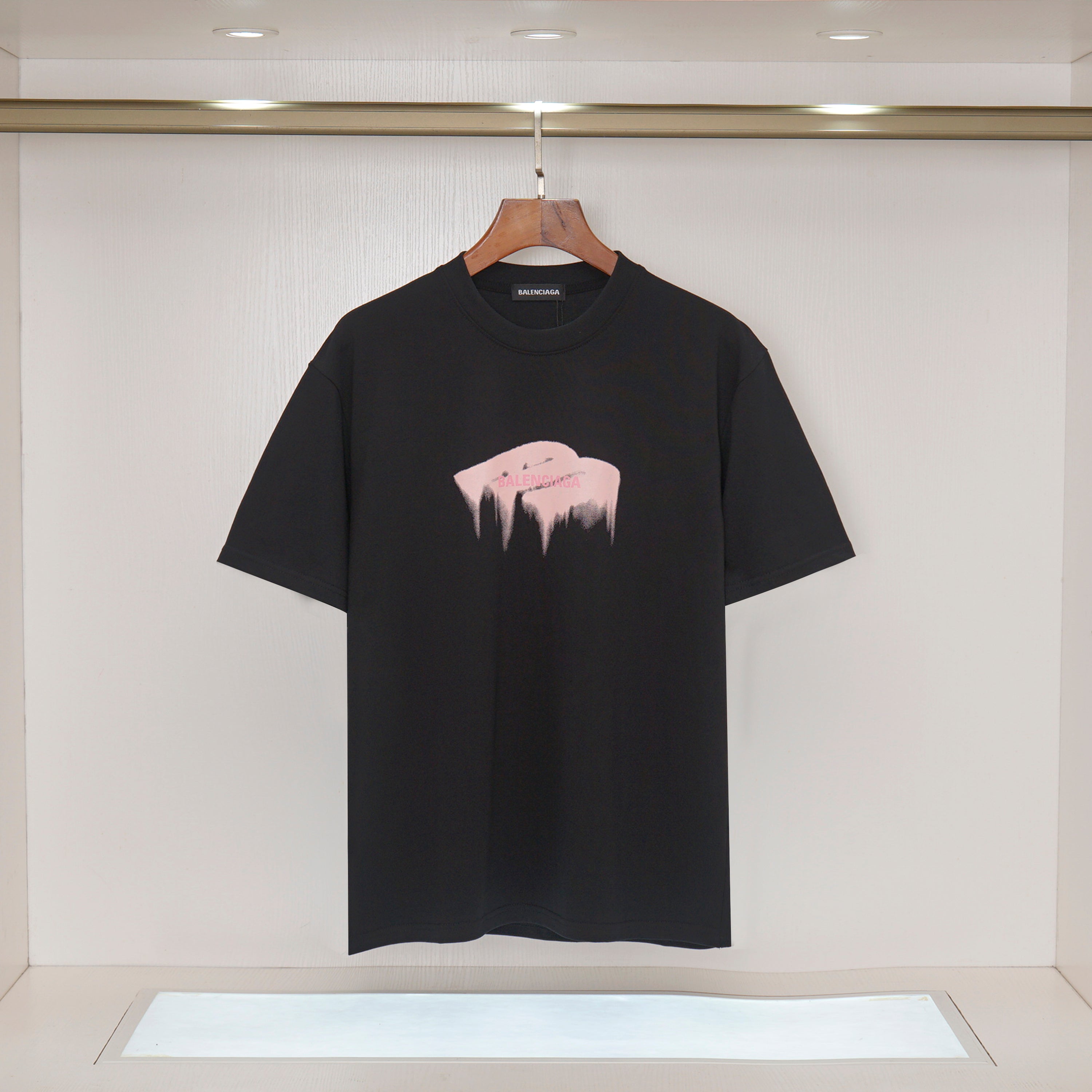 U1R76J10 Popular T-shirts