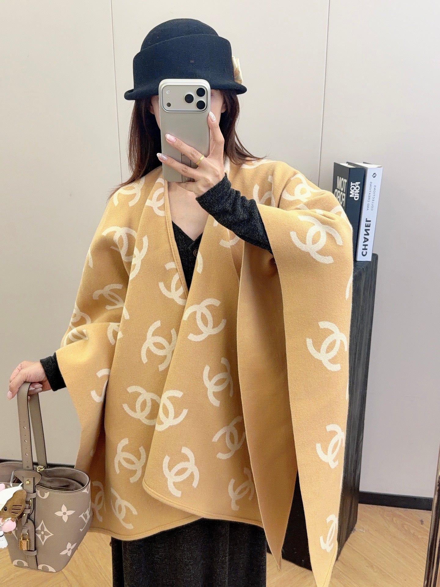 W1R86C60 Popular cape