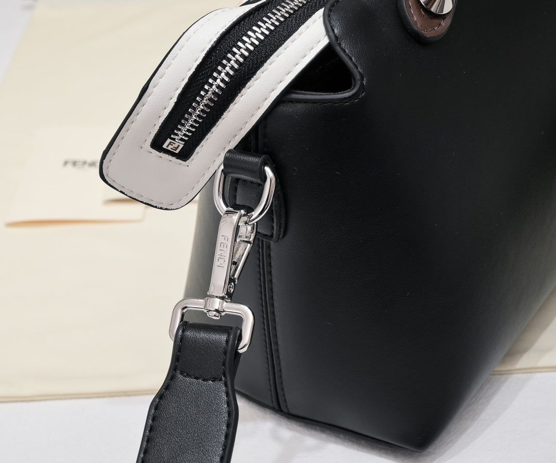 B12X43F132 Popular leather bag 