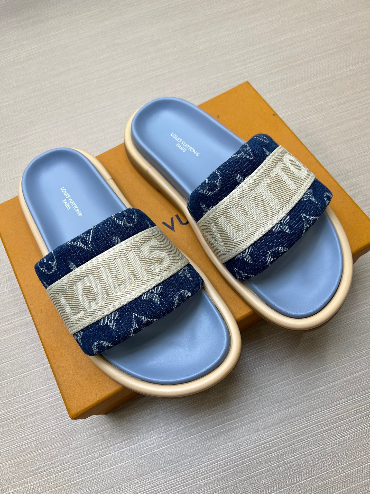 Z5Z35E301 Popular Slippers