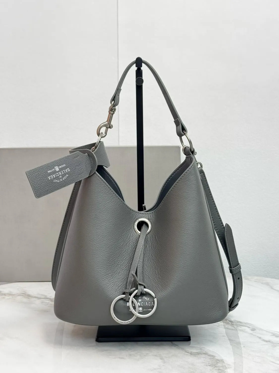B1P46J144 Popular leather bags