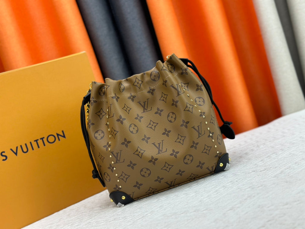 B1X104E56  Popular  leather bag
